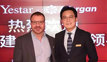 巴西雙面嬌娃藝星隆胸，驚嘆中國(guó)復(fù)合隆胸技術(shù)